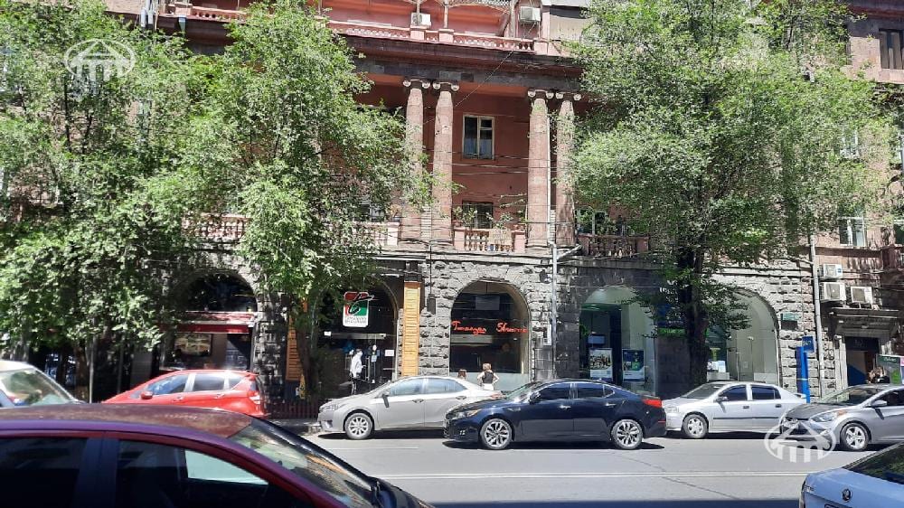 Квартира · 3 комн. · 141 м² · Кентрон