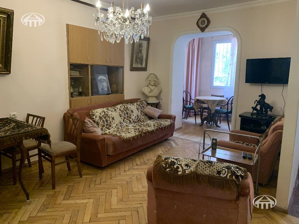 Квартира · 3 комн. · 74 м² · Кентрон