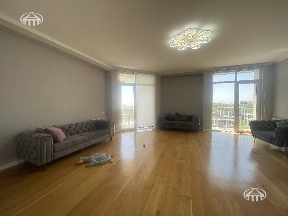 Квартира · 3 комн. · 182 м² · Арабкир
