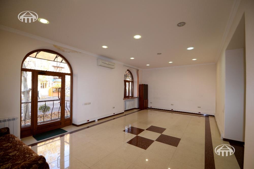 Retail · 79 m² · Arabkir