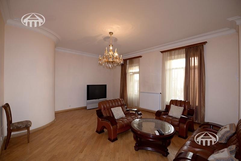 Բնակարան · 4 սեն. · 166 մ² · Կենտրոն