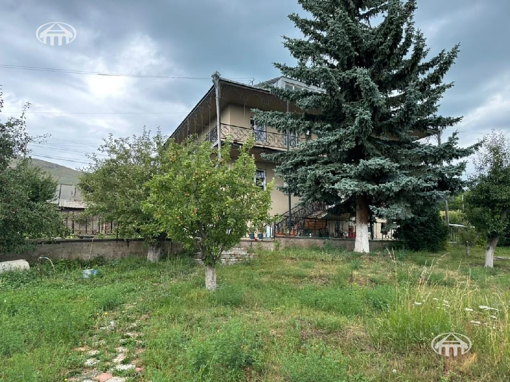 Особняк · 8 комн. · 460 м² · Севан