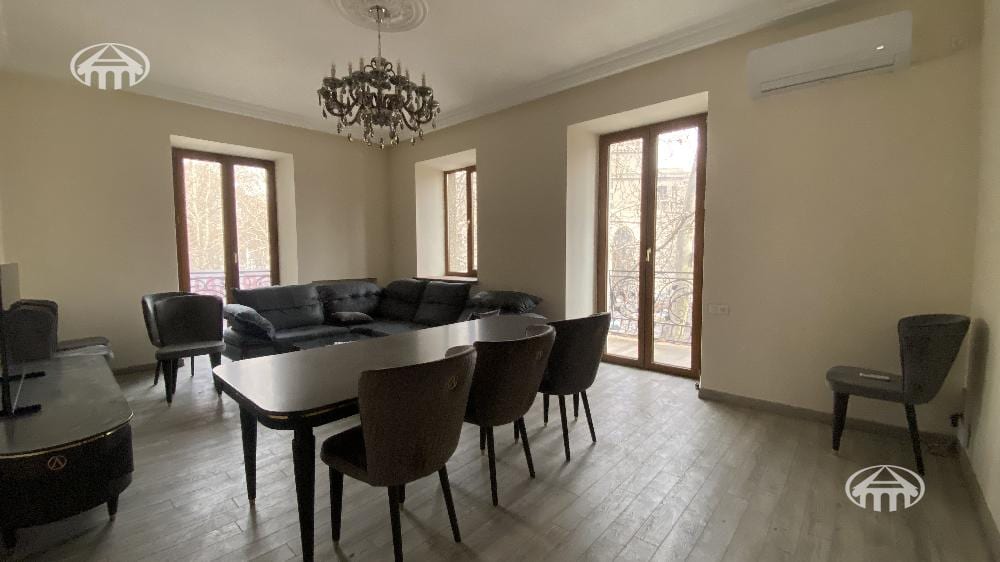 Բնակարան · 2 սեն. · 87 մ² · Կենտրոն