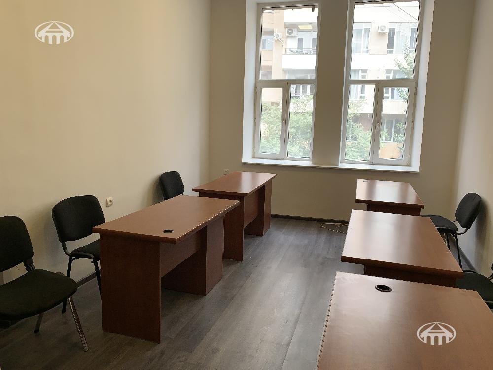 Office · 18 m² · Kentron
