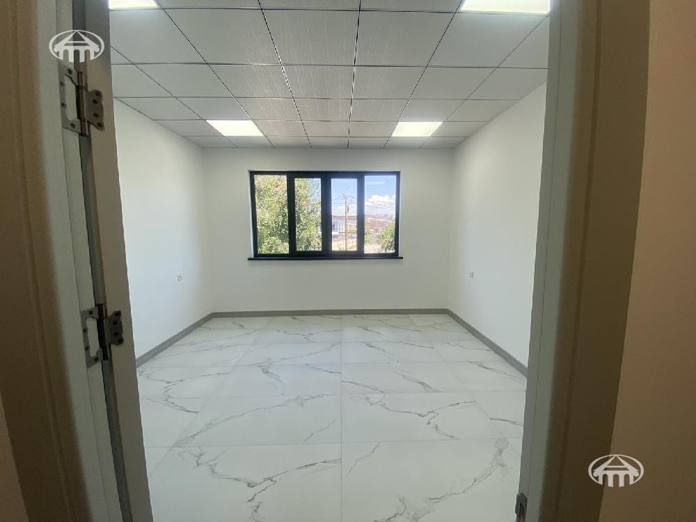 Գրասենյակ · 648 մ² · Աջափնյակ