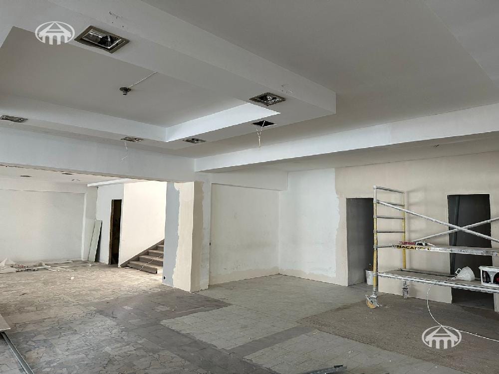 Коммерческая недвижимость · 2 490 м² · Аджапняк