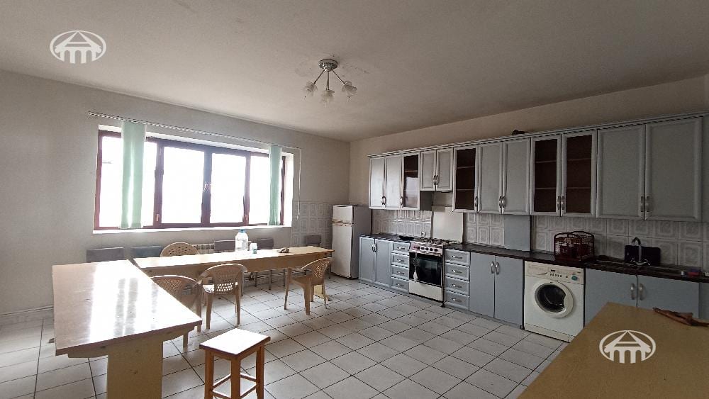 Other · 1,100 m² · Qasax