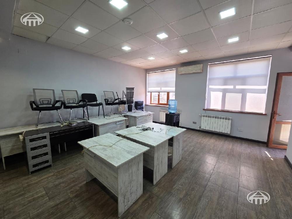 Գրասենյակ · 102 մ² · Կենտրոն