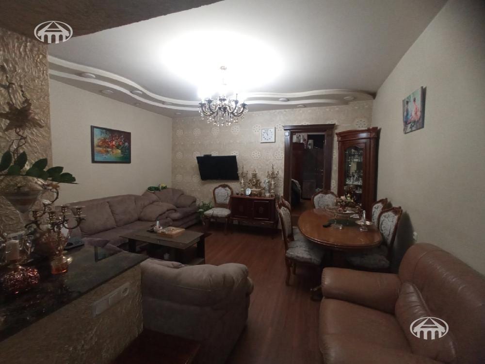 House · 3 rooms · 62 m² · Kentron