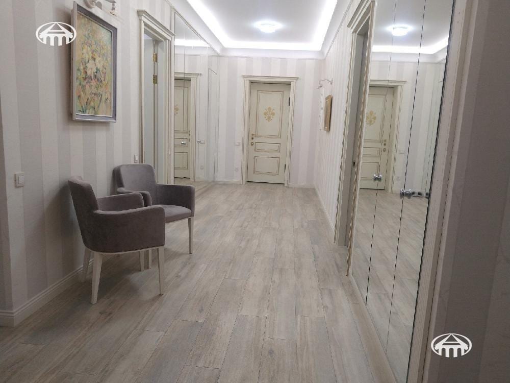 Квартира · 4 комн. · 200 м² · Кентрон
