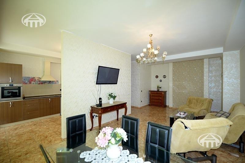 Квартира · 3 комн. · 109 м² · Кентрон