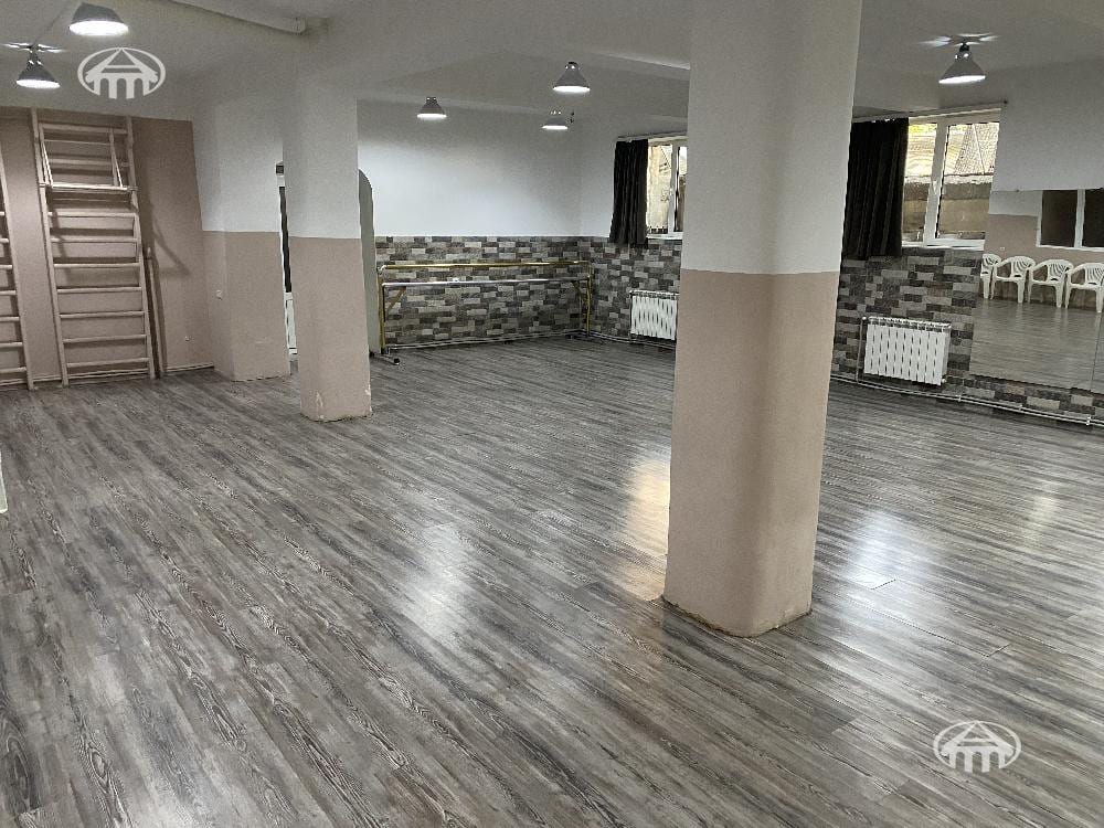 Գրասենյակ · 141 մ² · Կենտրոն