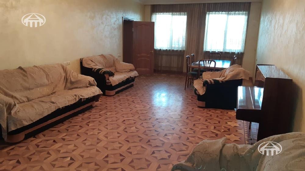 Дом · 5 комн. · 301 м² · Кентрон