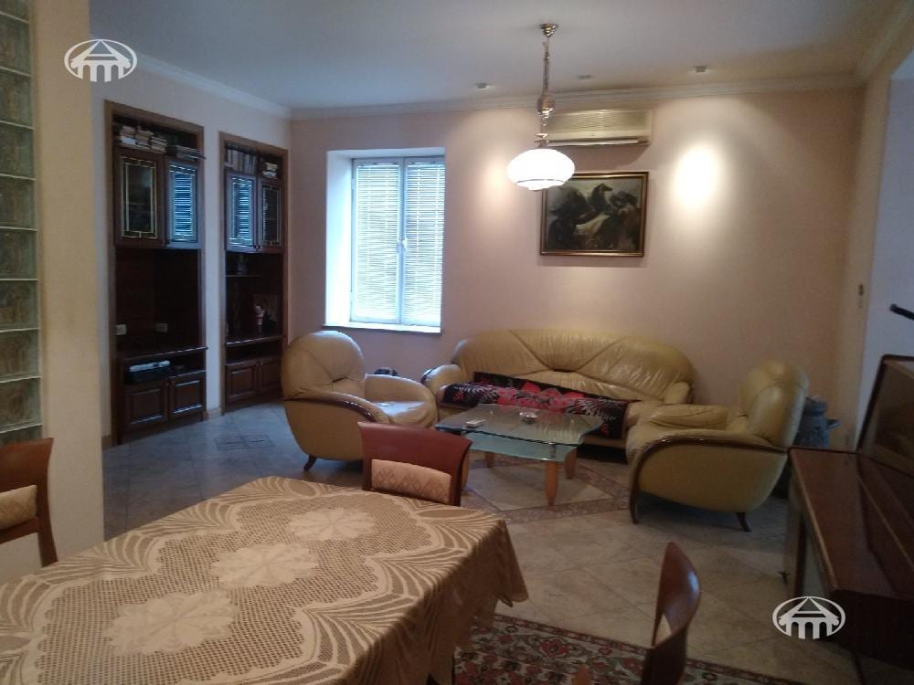 Квартира · 3 комн. · 107 м² · Кентрон