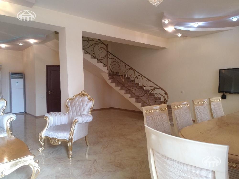 Mansion · 5 rooms · 243 m² · Ajapnyak