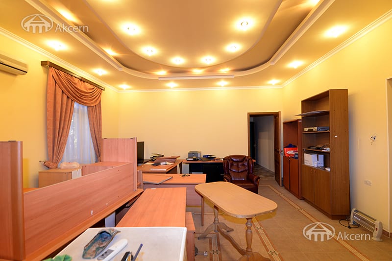 Apartment · 4 rooms · 150 m² · Kentron