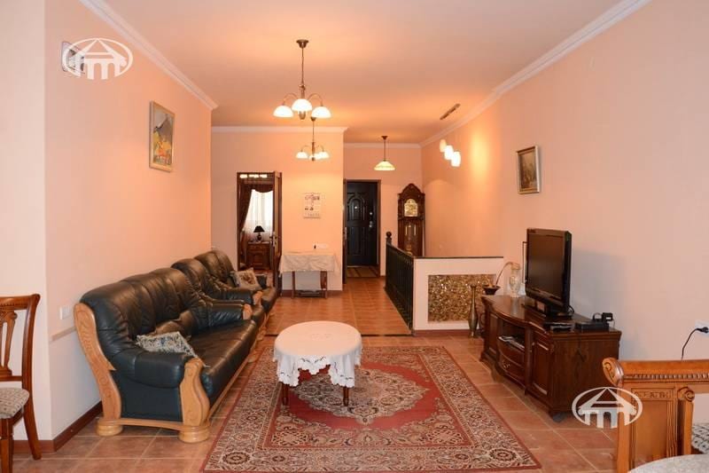 House · 3 rooms · 170 m² · Arabkir