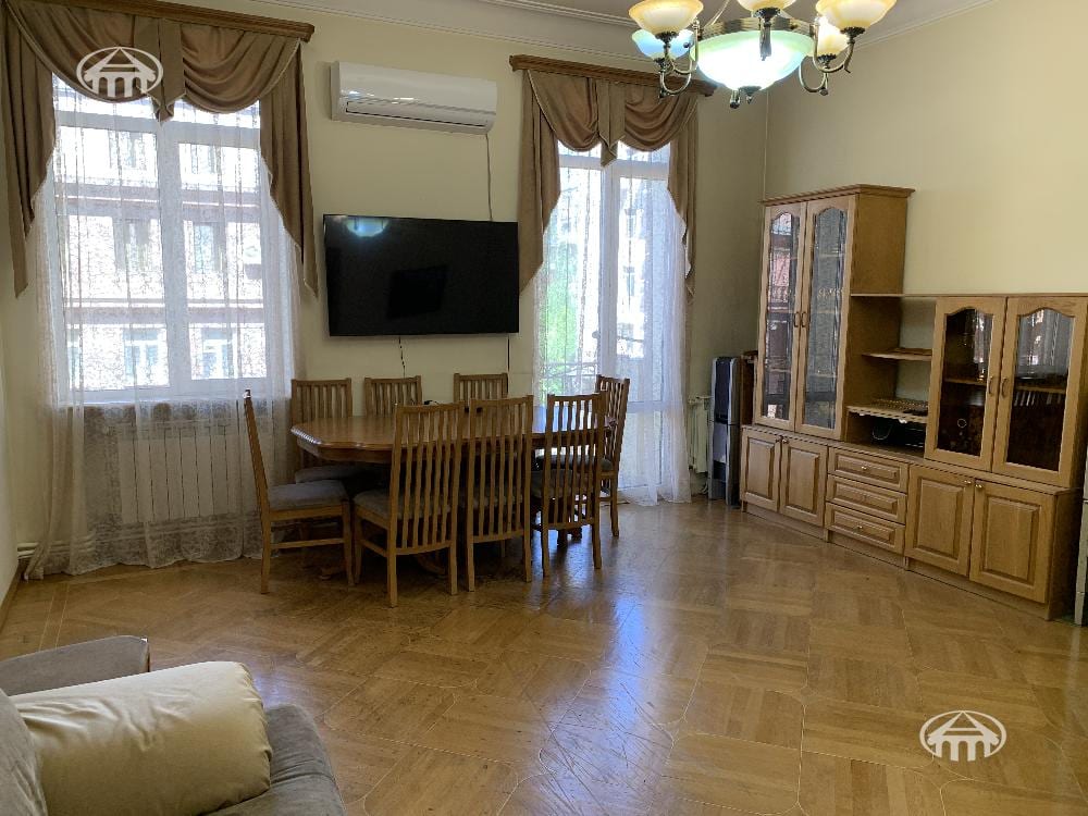 Квартира · 4 комн. · 130 м² · Кентрон