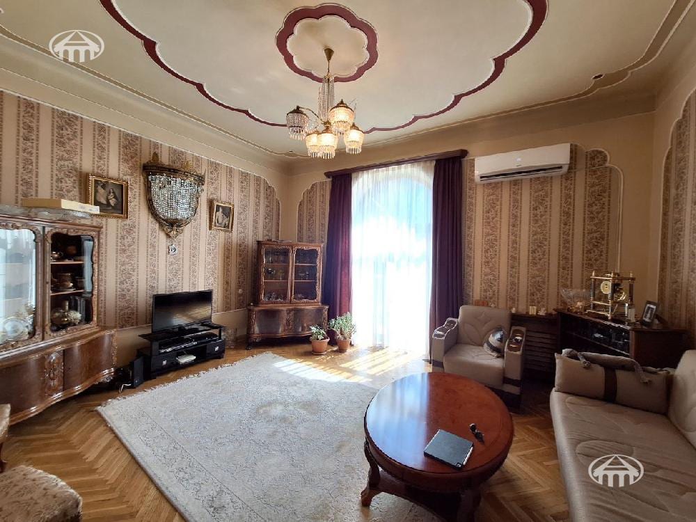 Квартира · 2 комн. · 71 м² · Кентрон