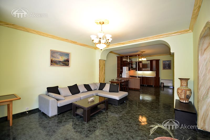 Квартира · 3 комн. · 140 м² · Арабкир
