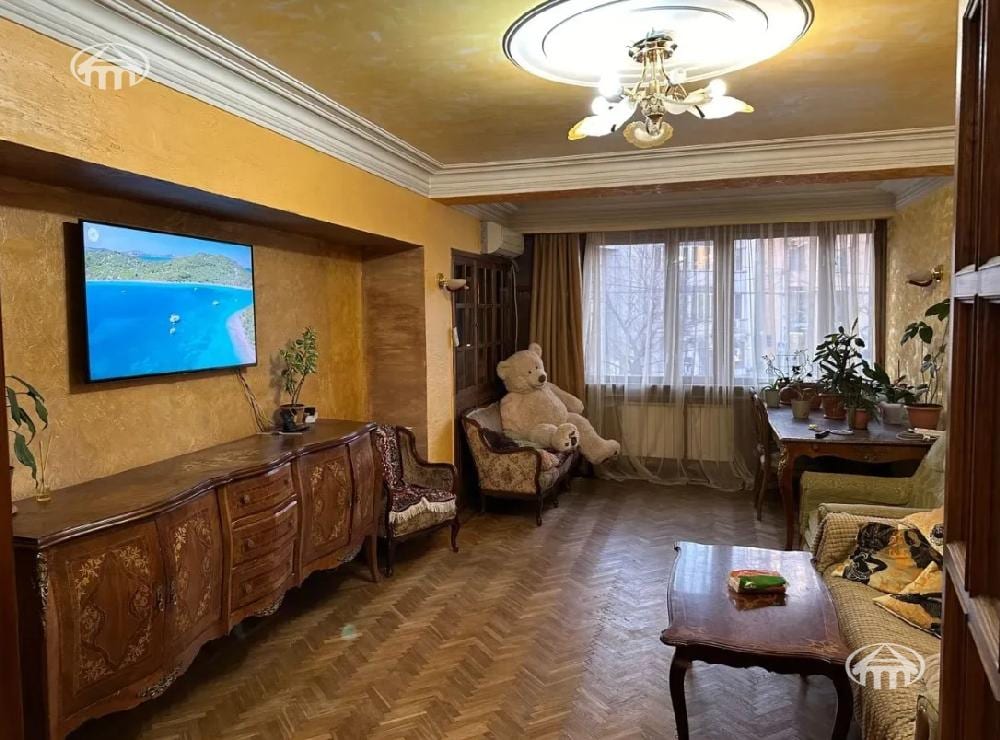 Apartment · 3 rooms · 85 m² · Kentron