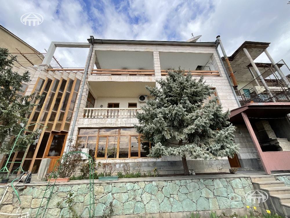 Mansion · 7 rooms · 700 m² · Arabkir