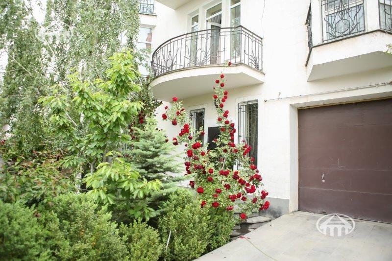 Дом · 5 комн. · 388 м² · Арабкир