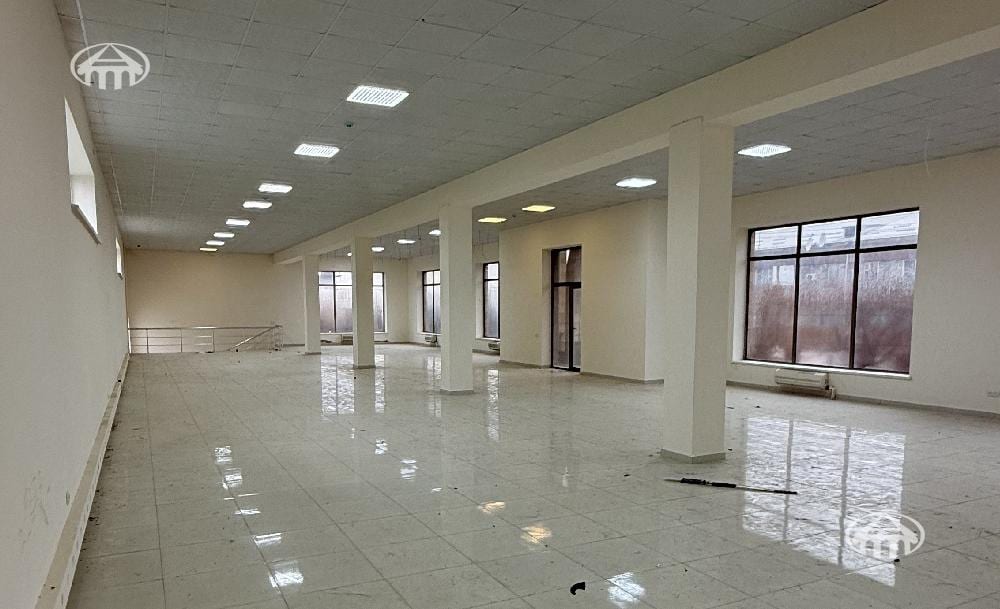 Retail · 484 m² · Ararat