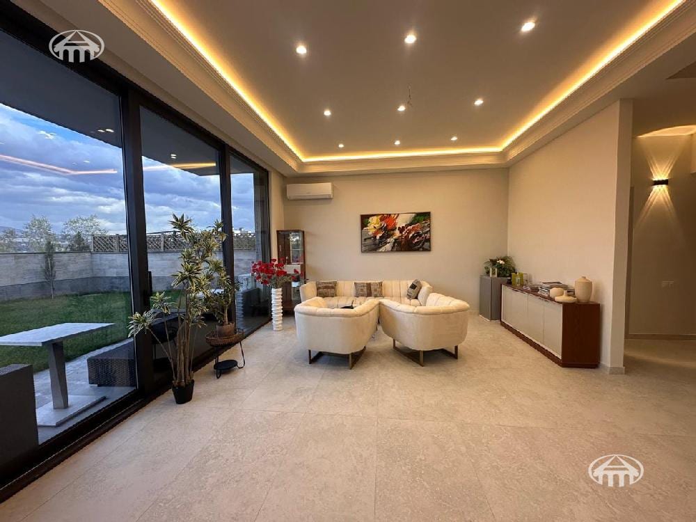Дом · 4 комн. · 190 м² · Аван