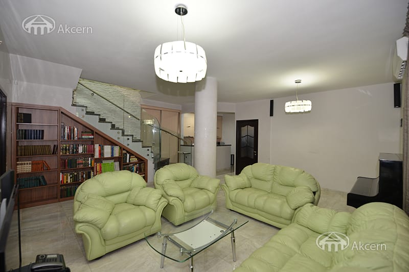 Дом · 9 комн. · 285 м² · Кентрон