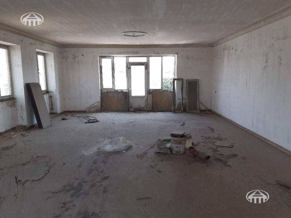 House · 5 rooms · 573 m² · Erebuni