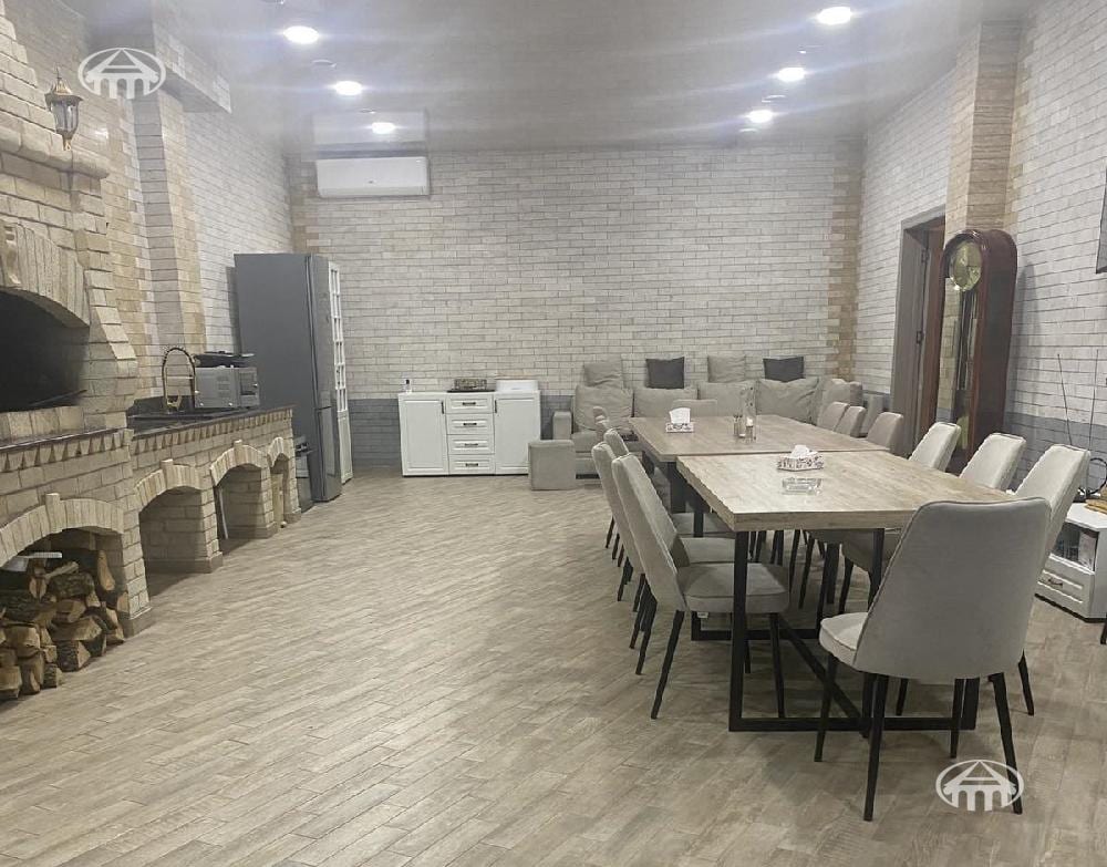 Mansion · 3 rooms · 460 m² · Avan