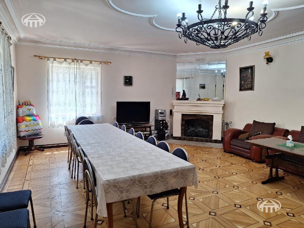 House · 6 rooms · 173 m² · Saghmosavan