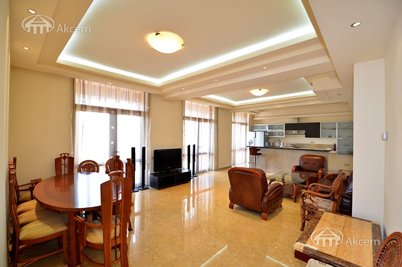 Квартира · 4 комн. · 160 м² · Кентрон