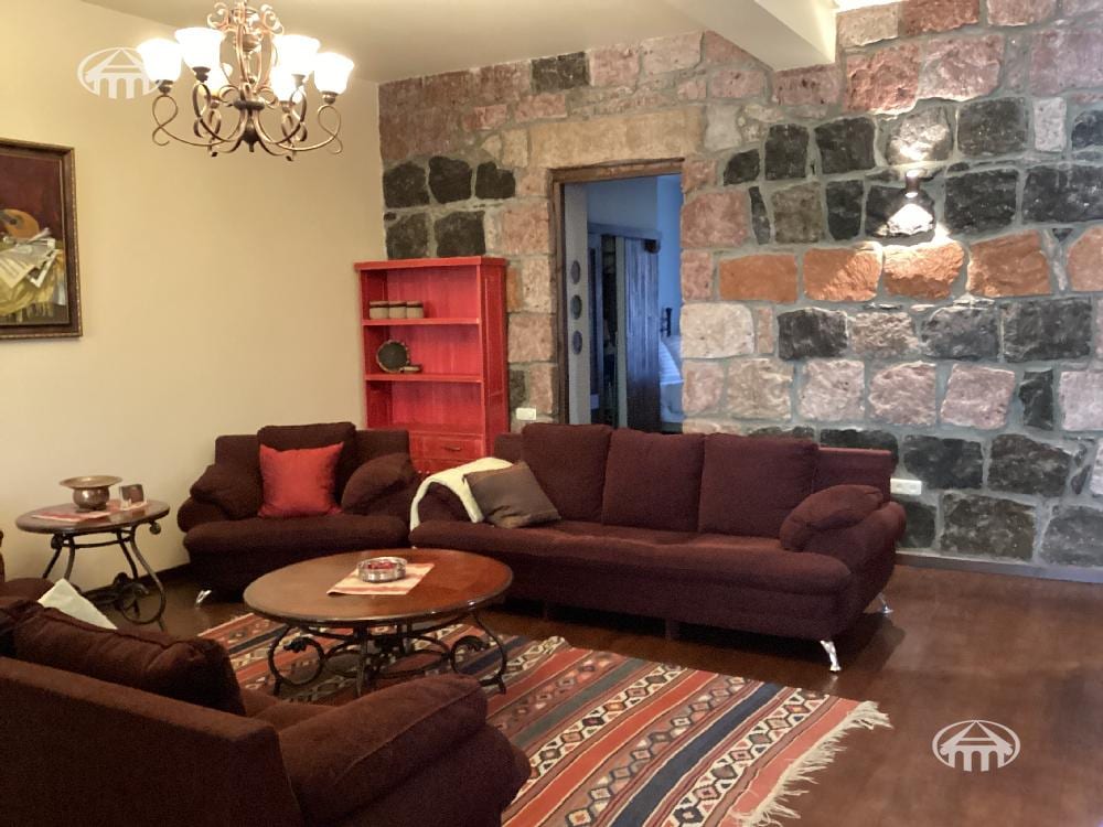 Apartment · 3 rooms · 100 m² · Kentron