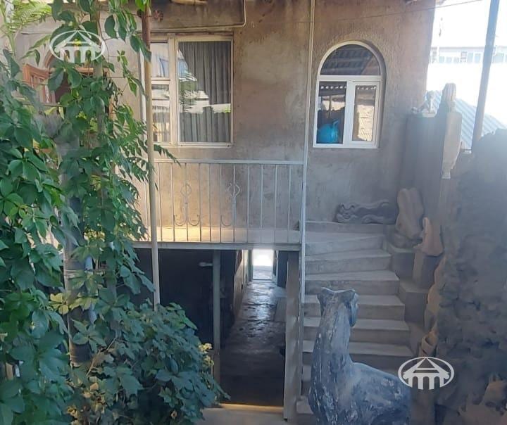 House · 4 rooms · 367 m² · Erebuni