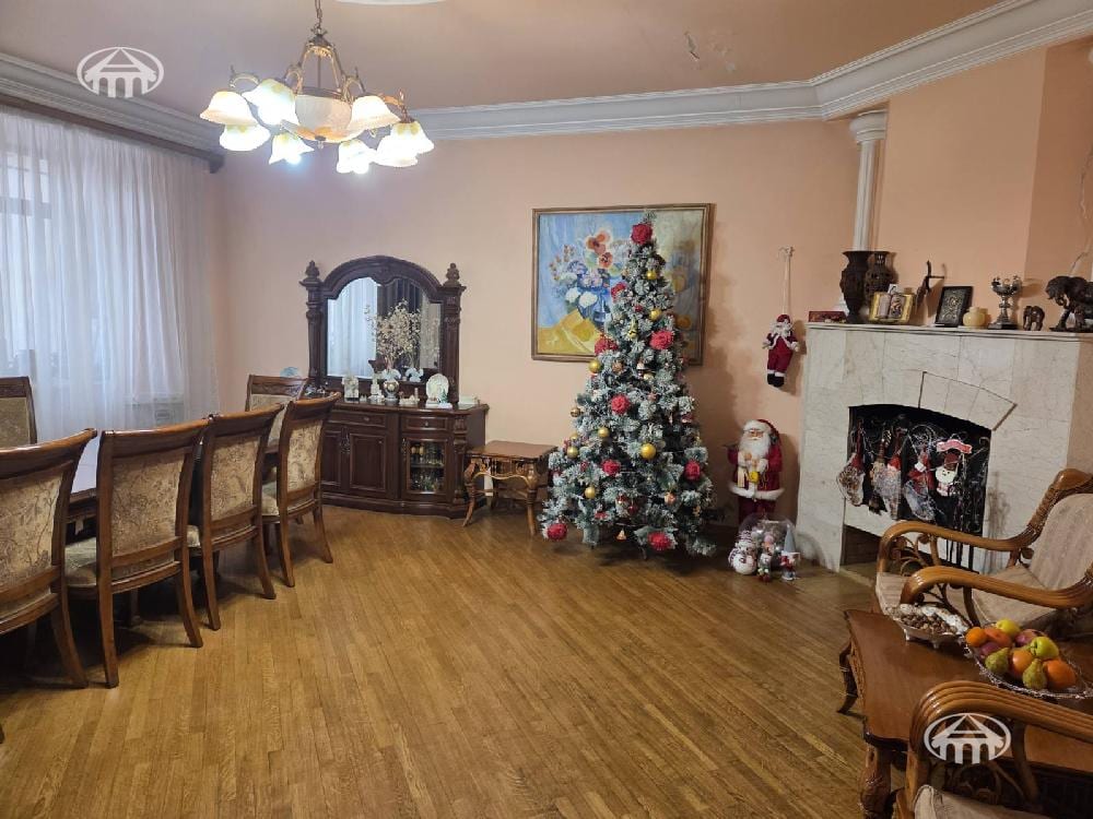 House · 6 rooms · 865 m² · Arabkir
