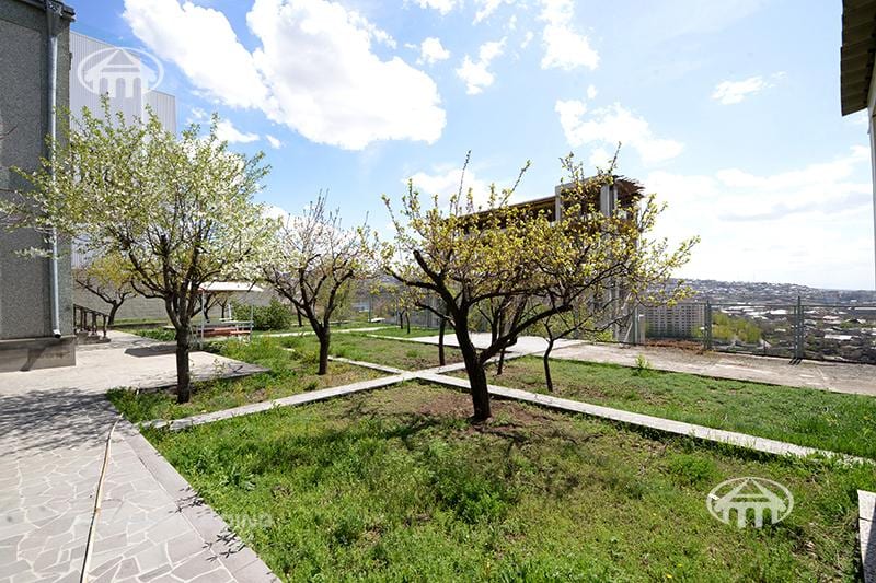 Առանձնատուն · 6 սեն. · 276 մ² · Քանաքեռ-Զեյթուն