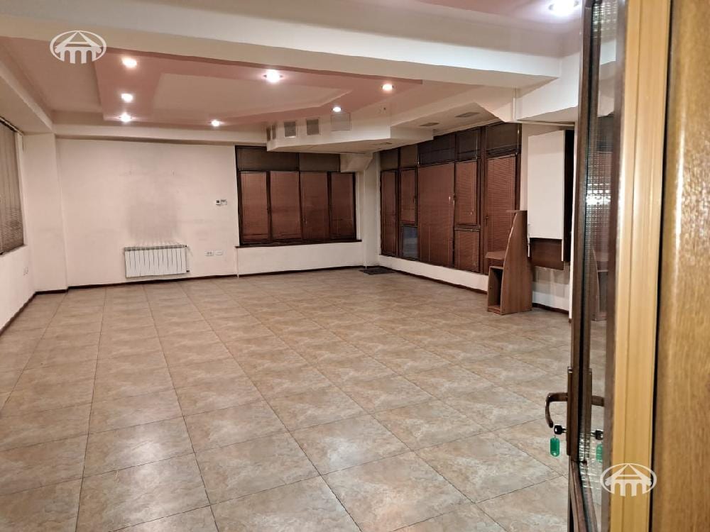 Գրասենյակ · 95 մ² · Կենտրոն