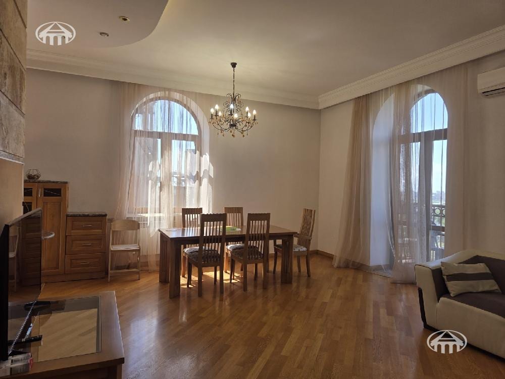 Квартира · 4 комн. · 122 м² · Кентрон