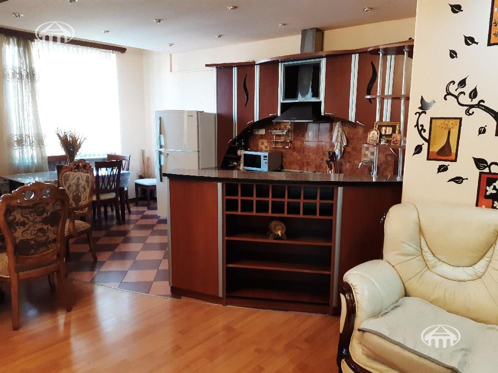Квартира · 3 комн. · 100 м² · Кентрон