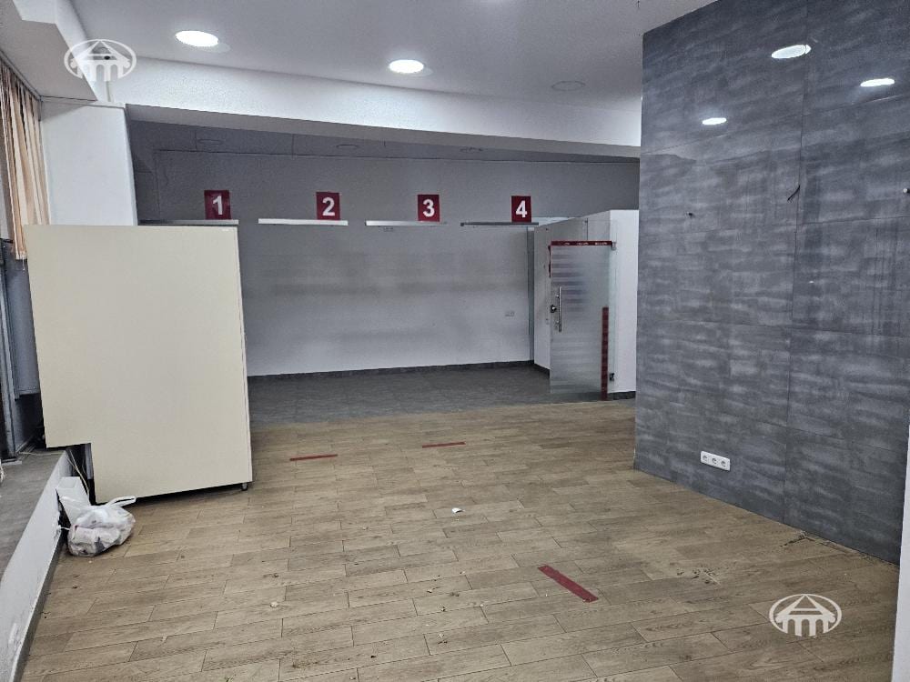 Retail · 210 m² · Nor Nork