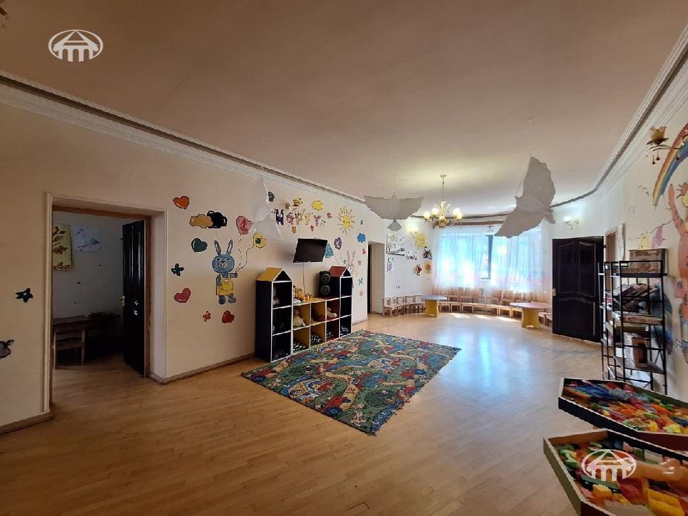 Commercial property · 440 m² · Jrvej
