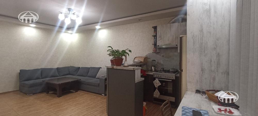 House · 3 rooms · 80 m² · Kentron