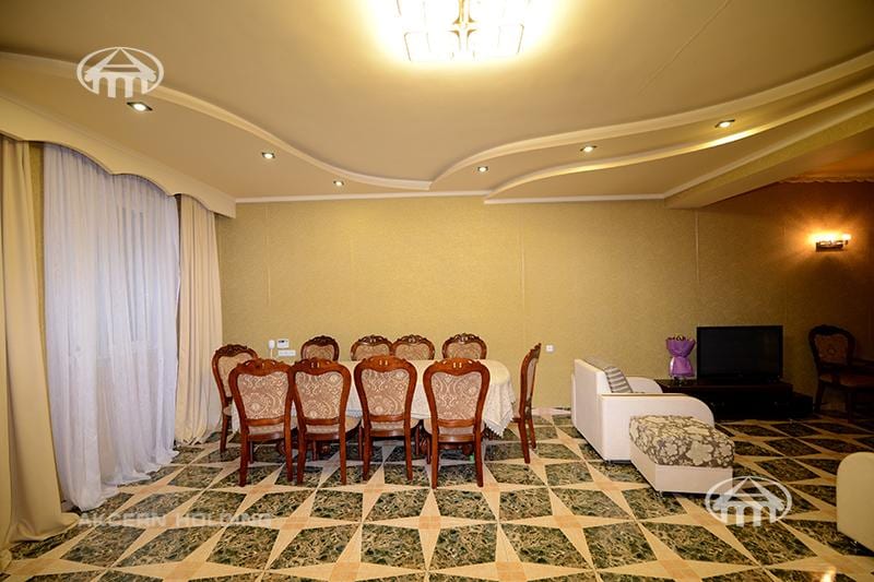 Mansion · 5 rooms · 230 m² · Ajapnyak