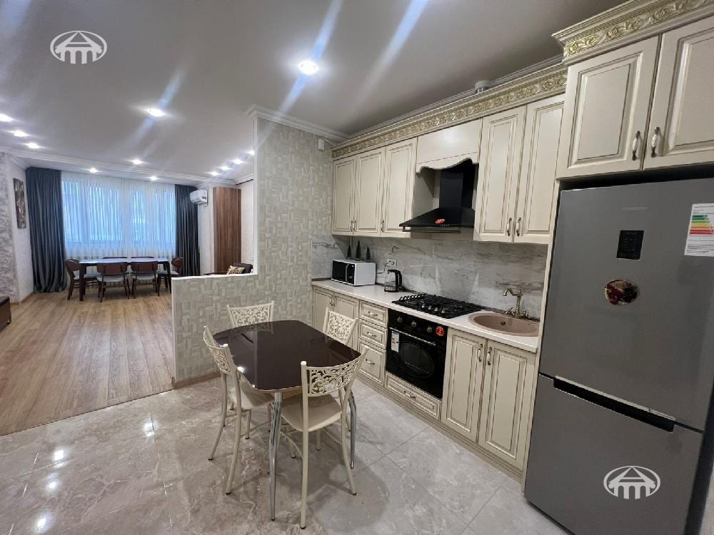 Բնակարան · 2 սեն. · 72 մ² · Կենտրոն
