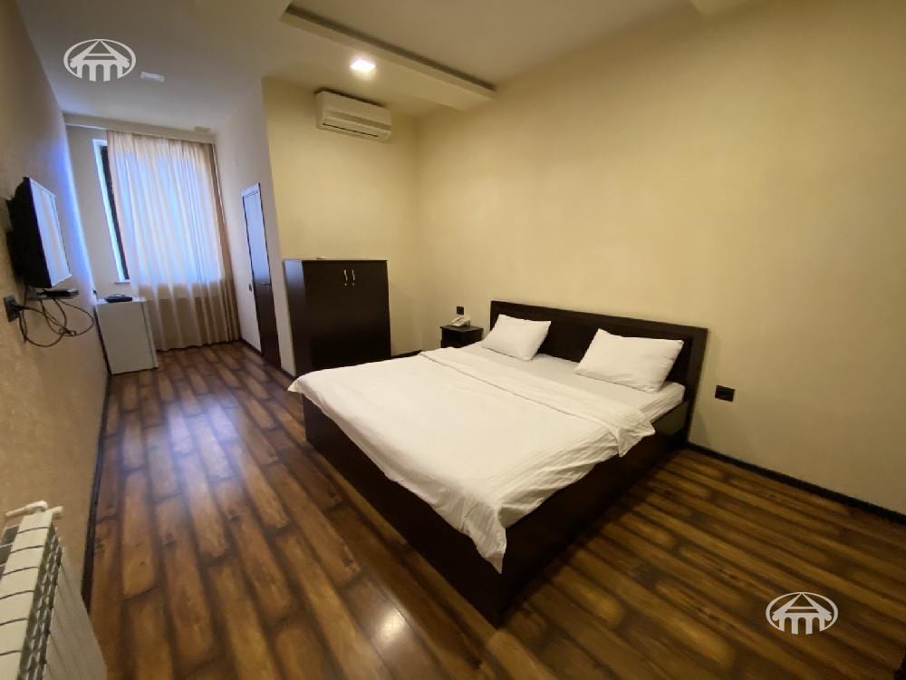 Hotel · 8 rooms · 585 m² · Arabkir