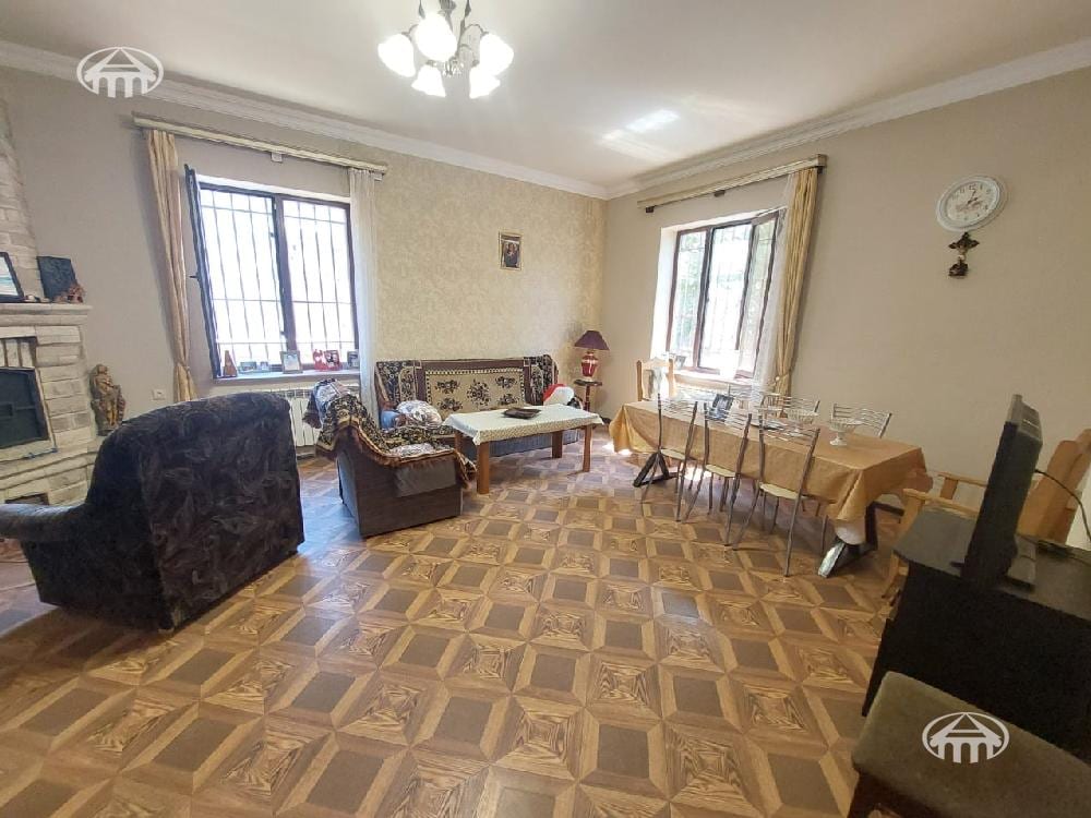 Особняк · 5 комн. · 266 м² · Аван