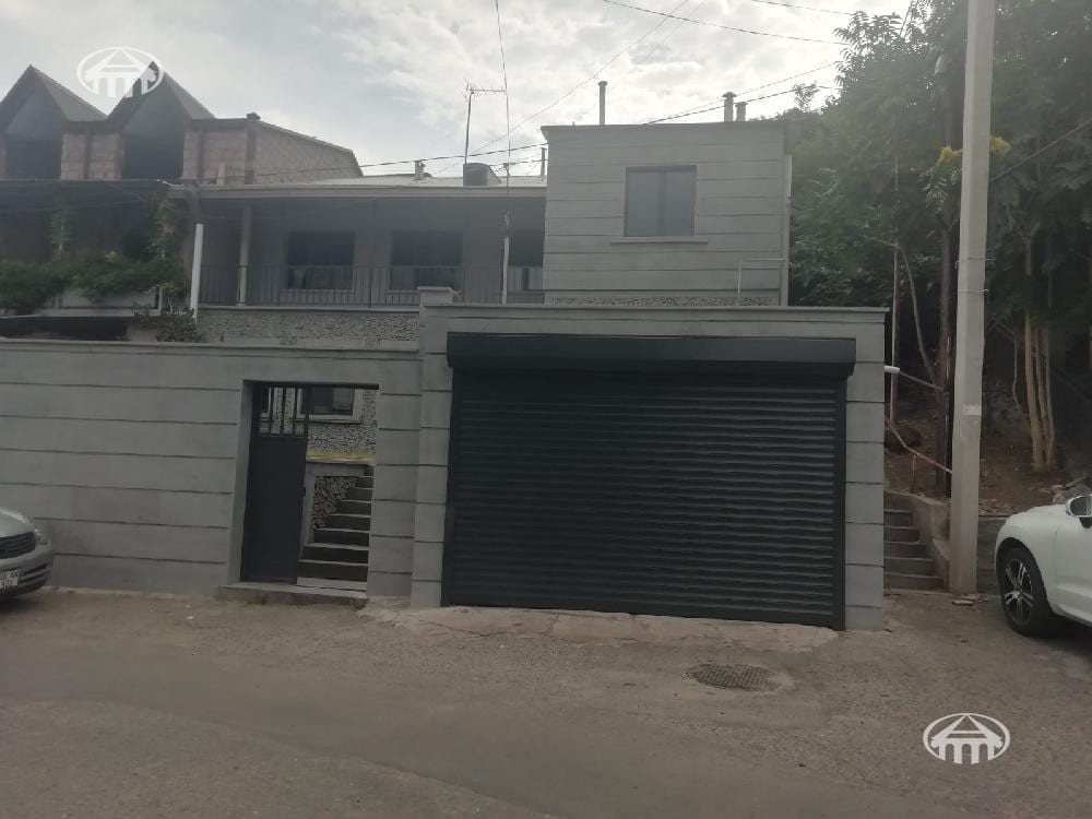 Дом · 5 комн. · 307 м² · Кентрон
